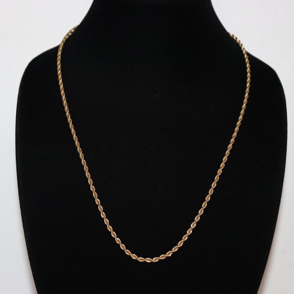 Beautiful like new gold rope chain necklace 24"